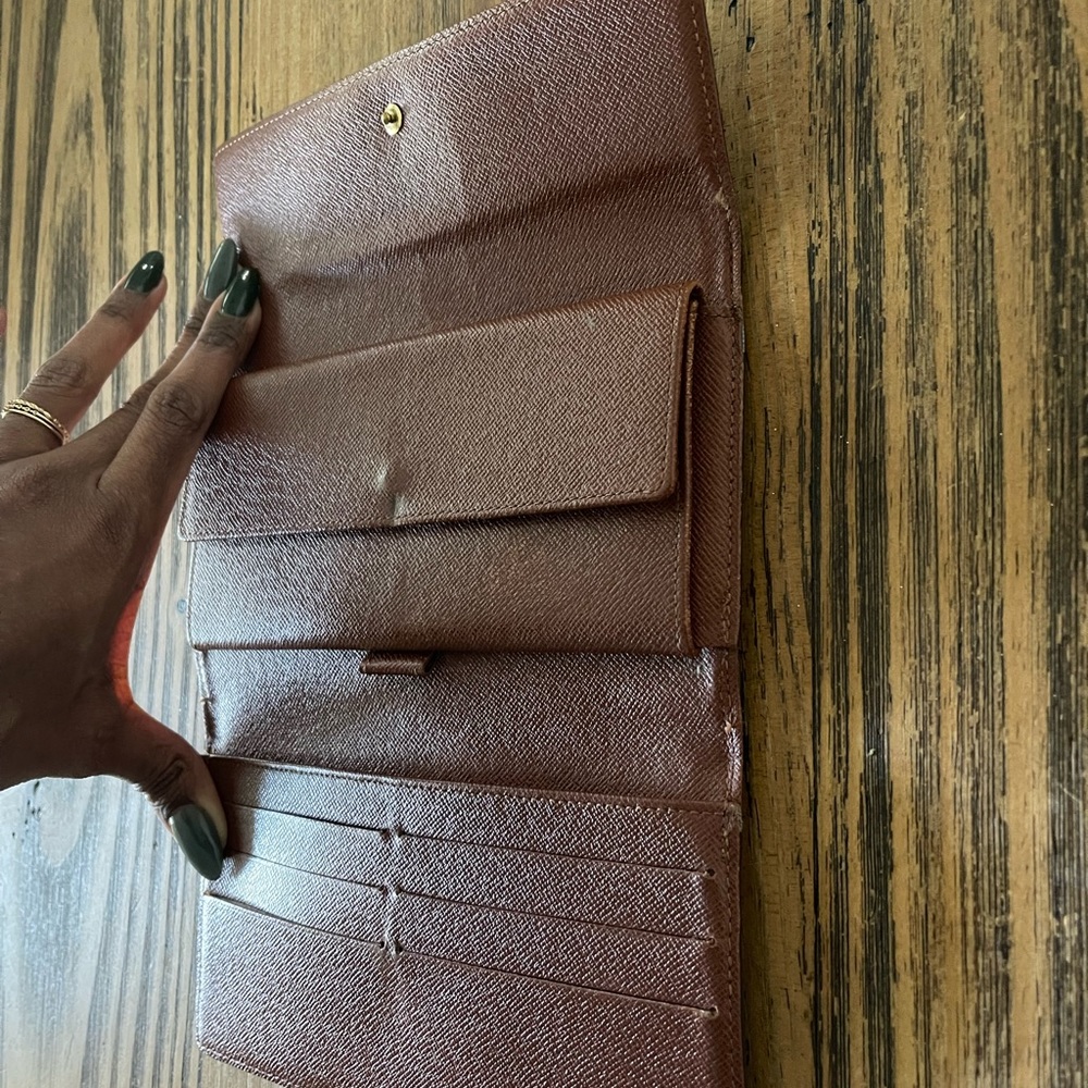 Louis Vuitton Wallet-Authentic - Picture 8 of 9